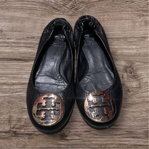 Tory Burch womens Minnie flat size 5m
9” long 3” wide 
Like